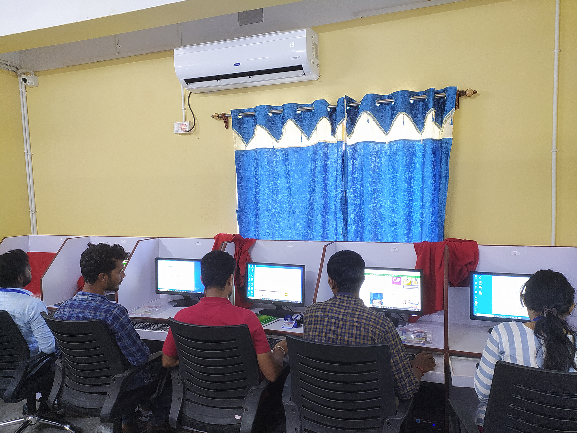 Students of Lincoln IT Hub